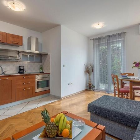 Apartment Amela Poreč Exteriör bild