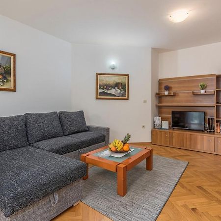 Apartment Amela Poreč Exteriör bild