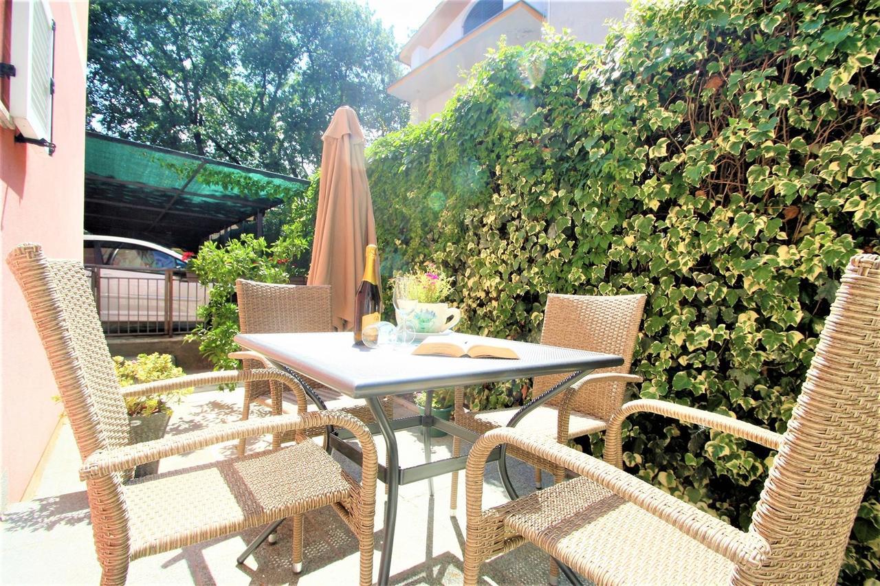 Apartment Amela Poreč Exteriör bild