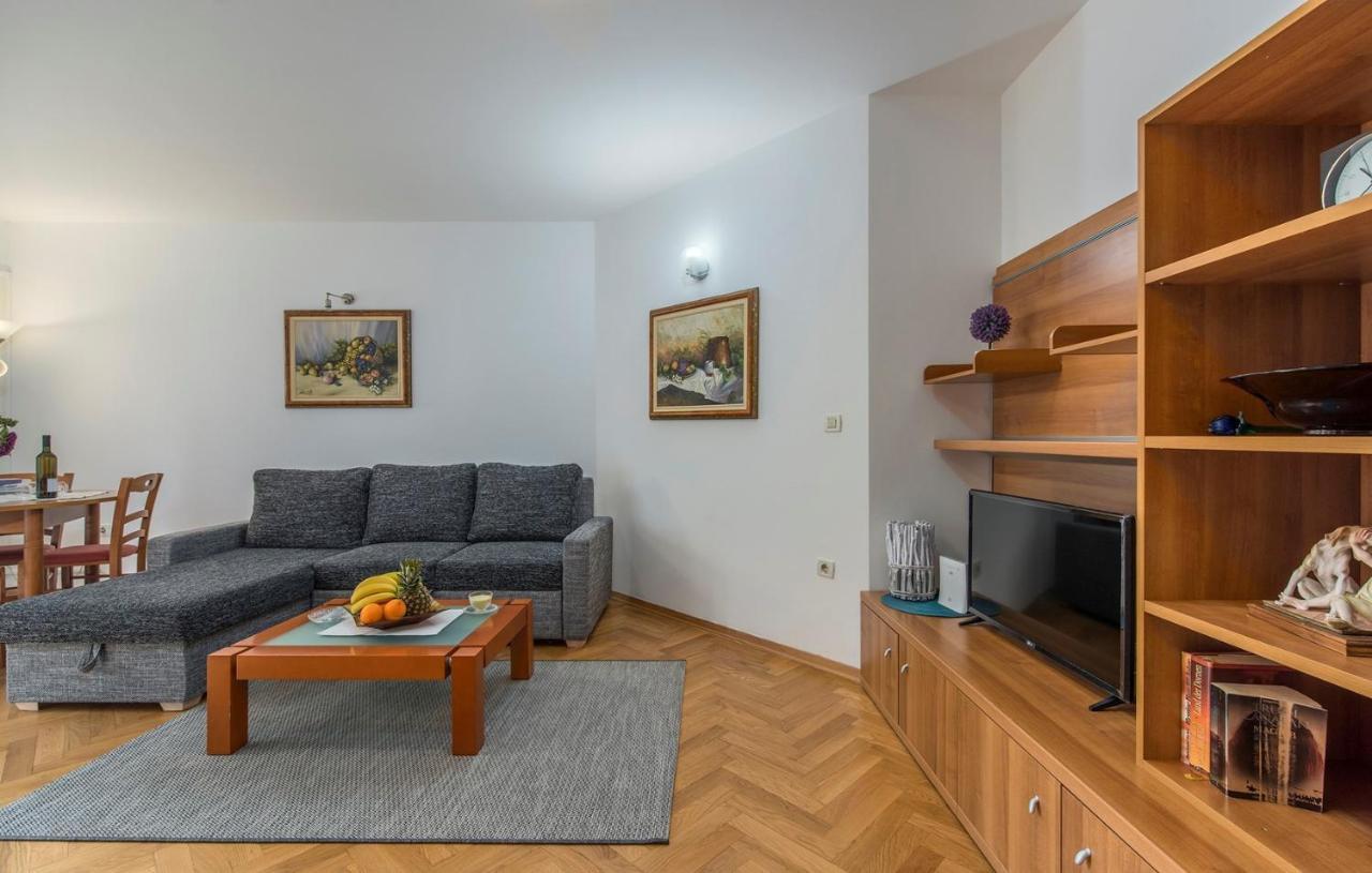 Apartment Amela Poreč Exteriör bild
